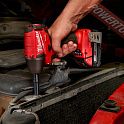 Аккумуляторный импульсный ударный гайковерт MILWAUKEE M18 CIW38-402C FUEL